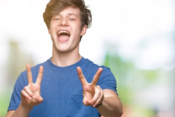 Ung Vacker Man Iklädd Blå Shirt Över Isolerade Bakgrund Leende — Stockfoto