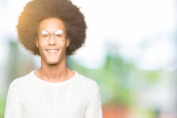 Jeune Homme Afro Américain Aux Cheveux Afro Portant Des Lunettes — Photo