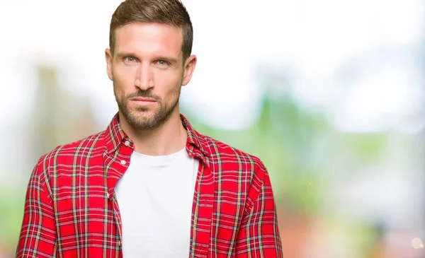 Bonito Homem Vestindo Camisa Casual Cético Nervoso Franzindo Testa Chateado — Fotografia de Stock