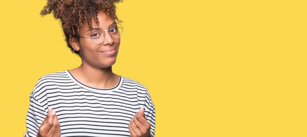 Linda Jovem Afro Americana Vestindo Óculos Sobre Fundo Isolado Fazendo — Fotografia de Stock