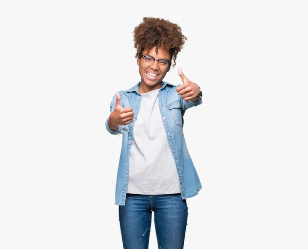 Beautiful Young African American Woman Wearing Glasses Isolated Background Approving — Stock Photo, Image