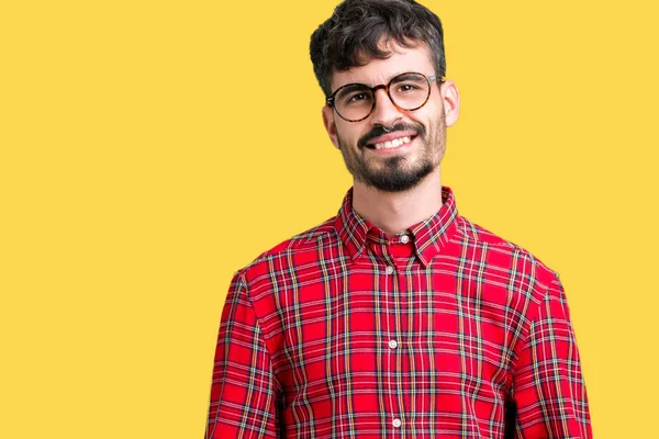 Jovem Homem Bonito Vestindo Óculos Sobre Fundo Isolado Mãos Juntas — Fotografia de Stock