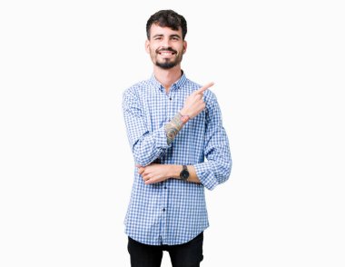 Genç yakışıklı iş adamı izole üzerinden reklam, ciddi ve sakin yüz gösterilen yan el parmak ile işaret arka plan