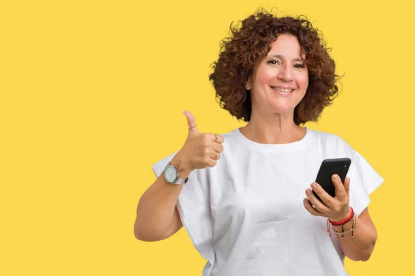 Mujer Mayor Mediana Edad Utilizando Mensajes Texto Con Teléfono Inteligente —  Fotos de Stock