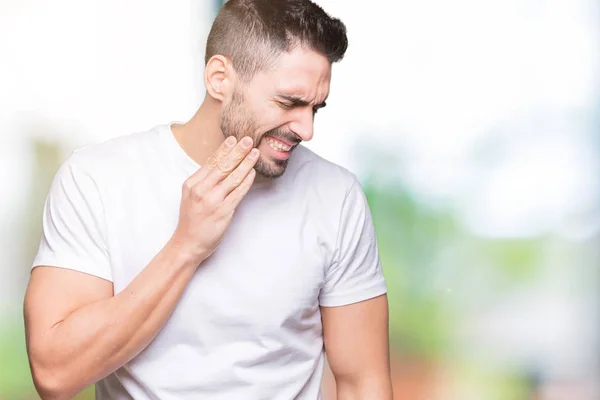 Jovem Vestindo Camiseta Branca Casual Sobre Fundo Isolado Tocando Boca — Fotografia de Stock