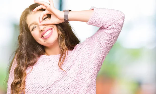 Young Beautiful Woman Wearing Pink Sweater Doing Gesture Hand Smiling — Stock Photo, Image