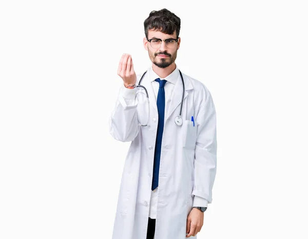 Junger Arzt Trägt Krankenhausmantel Über Isoliertem Hintergrund Und Macht Italienische — Stockfoto