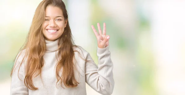 Giovane Bella Donna Bruna Che Indossa Maglione Dolcevita Sfondo Isolato — Foto Stock