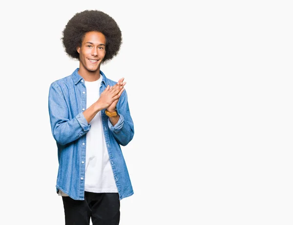 Young African American Man Afro Hair Clapping Applauding Happy Joyful — Stock Photo, Image