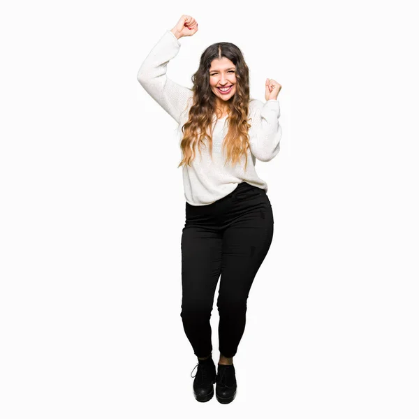 Mujer Hermosa Joven Vistiendo Suéter Blanco Muy Feliz Emocionado Haciendo —  Fotos de Stock