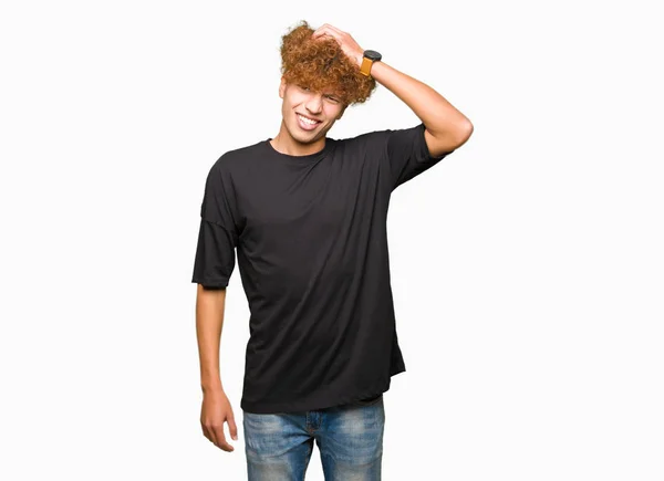 Jeune Homme Beau Avec Des Cheveux Afro Portant Shirt Noir — Photo