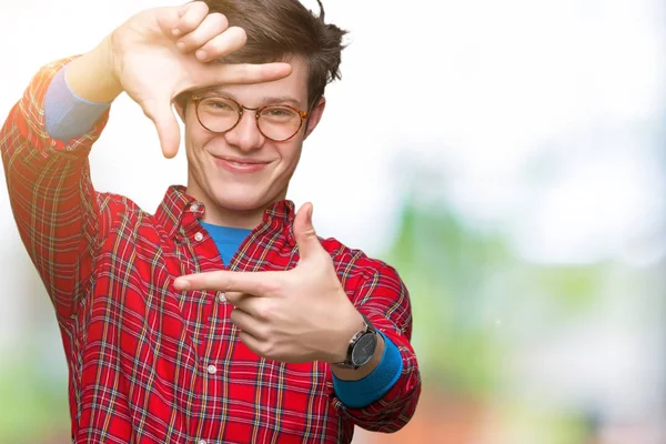 Mladý Pohledný Muž Nosí Brýle Izolované Pozadí Provedení Rámu Rukama — Stock fotografie