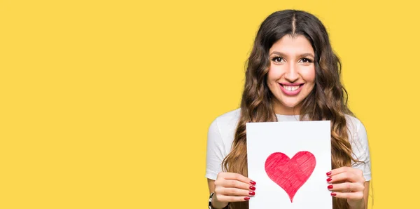 Joven Mujer Adulta Sosteniendo Tarjeta Con Corazón Rojo Con Una — Foto de Stock