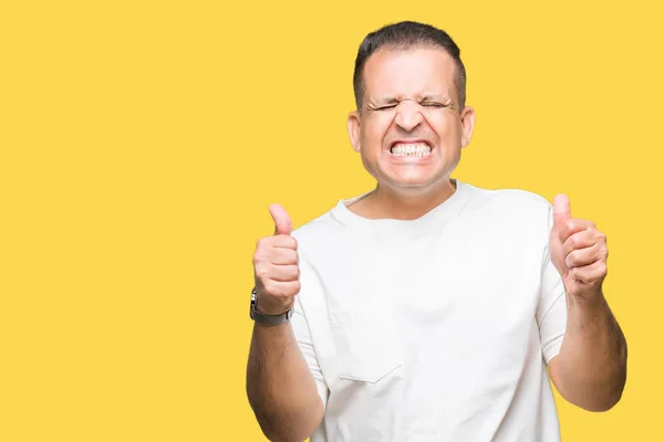 Camiseta Blanca Wearig Hombre Árabe Mediana Edad Sobre Fondo Aislado —  Fotos de Stock