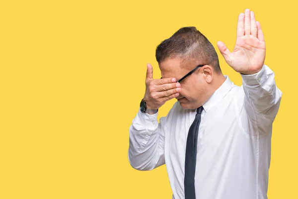 Bussines Edad Media Árabe Hombre Con Gafas Sobre Fondo Aislado —  Fotos de Stock