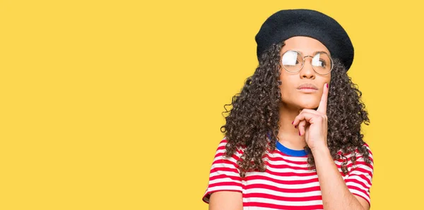 Young Beautiful Woman Curly Hair Wearing Glasses Fashion Beret Hand — Stock Photo, Image