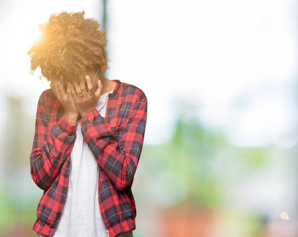 아프리카계 미국인 손으로 얼굴을 표정으로 우울증 — 스톡 사진