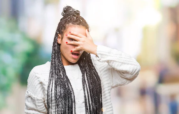 Young Gevlochten Haar Afrikaanse Amerikaanse Meisje Dragen Trui Geïsoleerde Achtergrond — Stockfoto