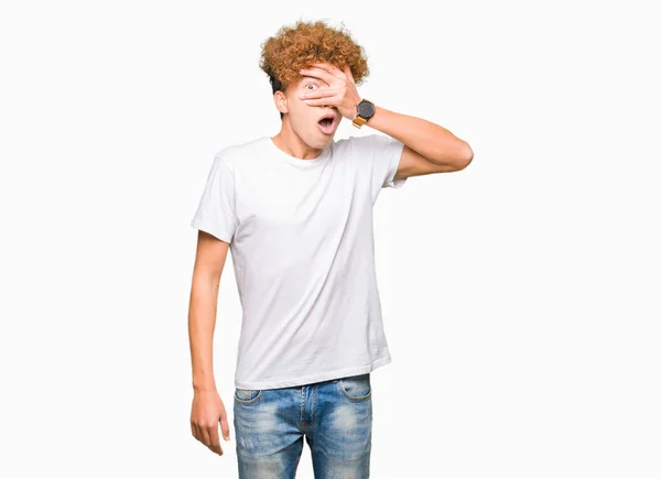 Young Handsome Man Afro Hair Wearing Casual White Shirt Peeking — Stock Photo, Image