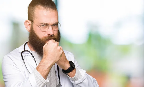 Young Blond Doctor Man Beard Wearing Medical Coat Ready Fight — Stock Photo, Image