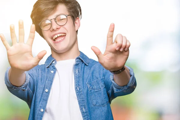 Junger Gutaussehender Mann Mit Brille Vor Isoliertem Hintergrund Der Mit — Stockfoto