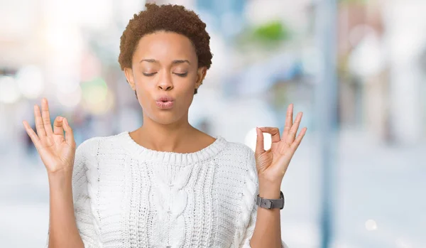 Mooie Jonge African American Vrouw Dragen Trui Geïsoleerde Achtergrond Ontspannen — Stockfoto