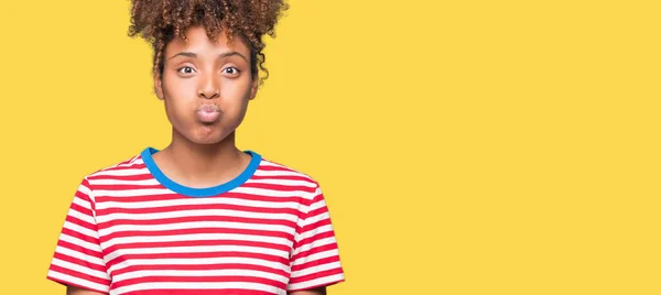 Vackra Unga Afroamerikanska Kvinnan Över Isolerade Bakgrund Pustande Kinder Med — Stockfoto