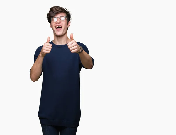 Joven Hombre Guapo Con Gafas Sobre Fondo Aislado Aprobando Hacer — Foto de Stock