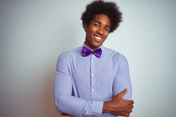 Homem Negócios Afro Vestindo Camisa Listrada Laço Roxo Sobre Fundo — Fotografia de Stock