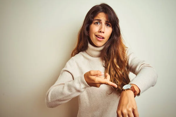 Jovem Mulher Bonita Vestindo Camisola Inverno Sobre Fundo Isolado Branco — Fotografia de Stock