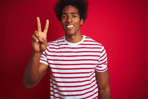 Jovem Americano Africano Com Cabelo Afro Vestindo Camiseta Listrada Sobre — Fotografia de Stock