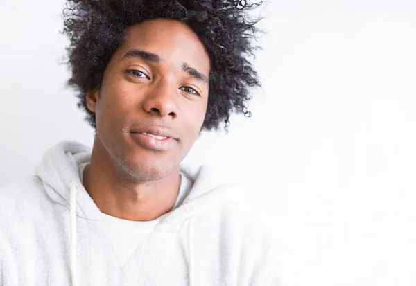 Homem Afro Americano Sobre Fundo Isolado Branco Relaxado Com Expressão — Fotografia de Stock