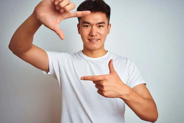 Jovem Asiático Chinês Homem Vestindo Shirt Sobre Isolado Branco Fundo — Fotografia de Stock