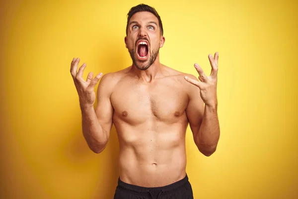 Young Handsome Shirtless Man Isolated Yellow Background Crazy Mad Shouting — Stock Photo, Image