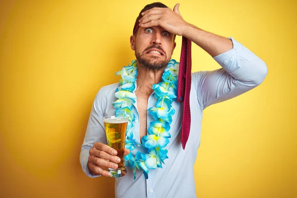 Μεθυσμένος Επιχειρηματικός Άνθρωπος Μέθυσε Και Τρελάθηκε Για Μεθύσι Φορώντας Γραβάτα — Φωτογραφία Αρχείου