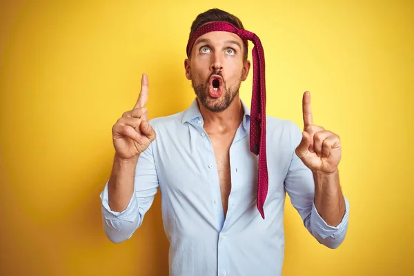 Hangover Business Man Drunk Crazy Hangover Wearing Tie Head Amazed — Stock Photo, Image