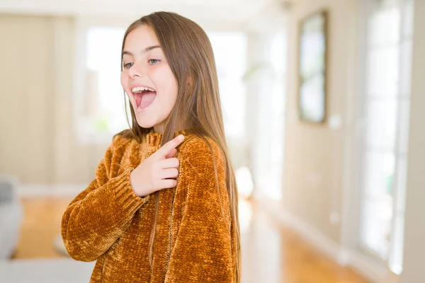 Schöne Junge Mädchen Kind Hause Fröhlich Mit Einem Lächeln Des — Stockfoto