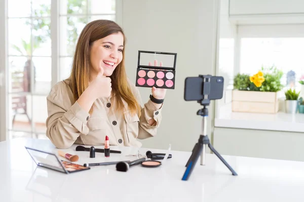 Beautiful Young Influencer Woman Recording Make Video Tutorial Happy Big — Stock Photo, Image