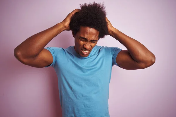 Homem Afro Americano Com Cabelo Afro Vestindo Camiseta Azul Sobre — Fotografia de Stock