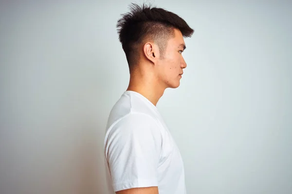 Νεαρό Ασιατικό Κινέζικο Άτομο Φορώντας Shirt Στέκεται Πάνω Από Απομονωμένο — Φωτογραφία Αρχείου