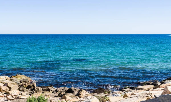 Fantastiska Vackra Blå Havet Och Klipporna Solig Dag Utomhus Landskap — Stockfoto