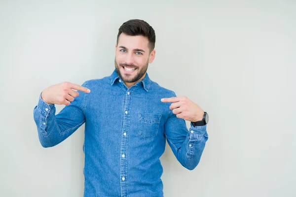 Young Handsome Man Isolated Background Looking Confident Smile Face Pointing — Stock Photo, Image