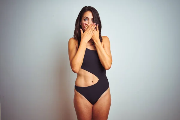 Gyönyörű Visel Bikini Fürdőruhák Mint Fehér Elszigetelt Háttér Döbbenve Amely — Stock Fotó