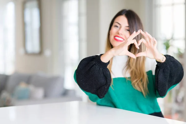 Mujer Hermosa Joven Con Suéter Invierno Casa Sonriendo Amor Mostrando —  Fotos de Stock