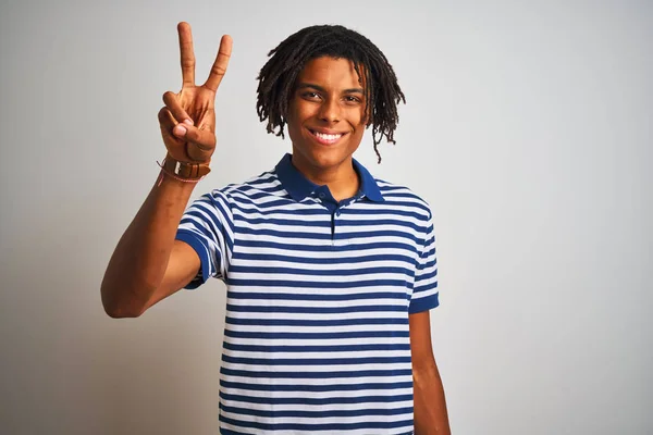 Afro Uomo Con Dreadlocks Indossando Polo Blu Righe Piedi Sopra — Foto Stock