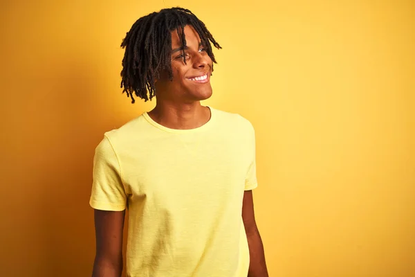 Uomo Afro Con Dreadlocks Indossare Casual Shirt Piedi Sopra Isolato — Foto Stock