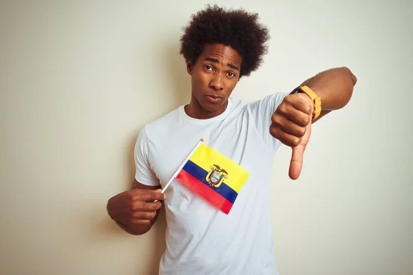 Afro Amerykański Mężczyzna Gospodarstwa Kolumbia Kolumbijska Flaga Stoi Białym Tle — Zdjęcie stockowe