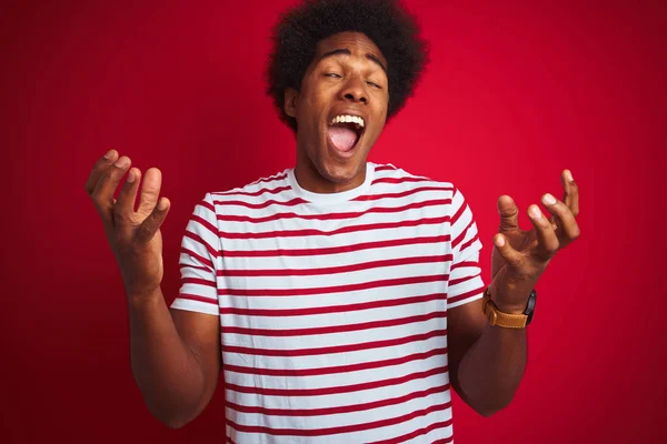 Ung Afrikansk Amerikansk Man Med Afro Hår Bär Randig Shirt — Stockfoto