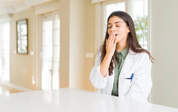 Young Woman Wearing Medical Coat Clinic Therapist Doctor Bored Yawning — Stock Photo, Image