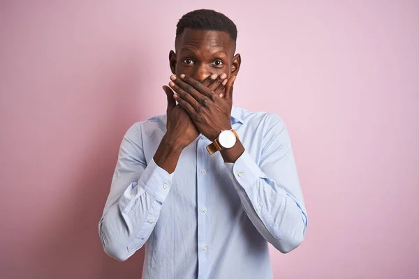 African American Man Dragen Blauwe Elegante Shirt Staande Geïsoleerde Roze — Stockfoto